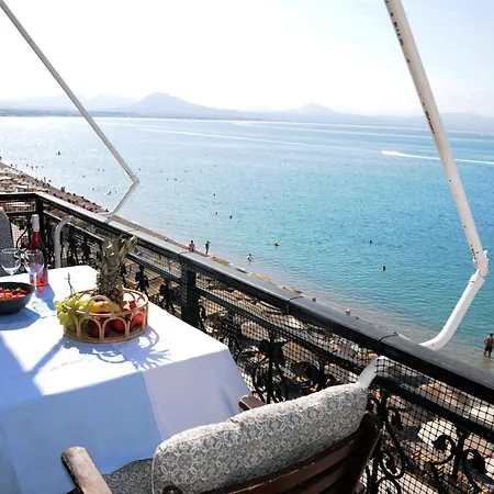 Amazing By The דירה לוטראקי