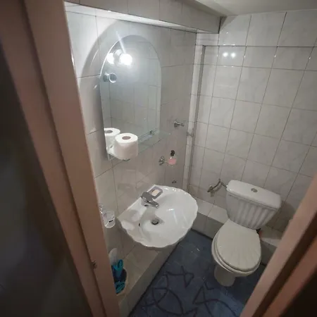 Amazing By The * לוטראקי