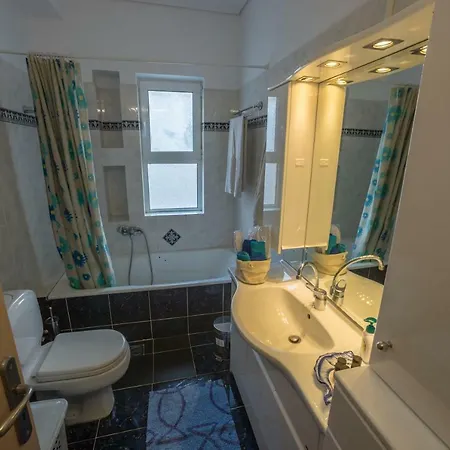 Amazing By The דירה *